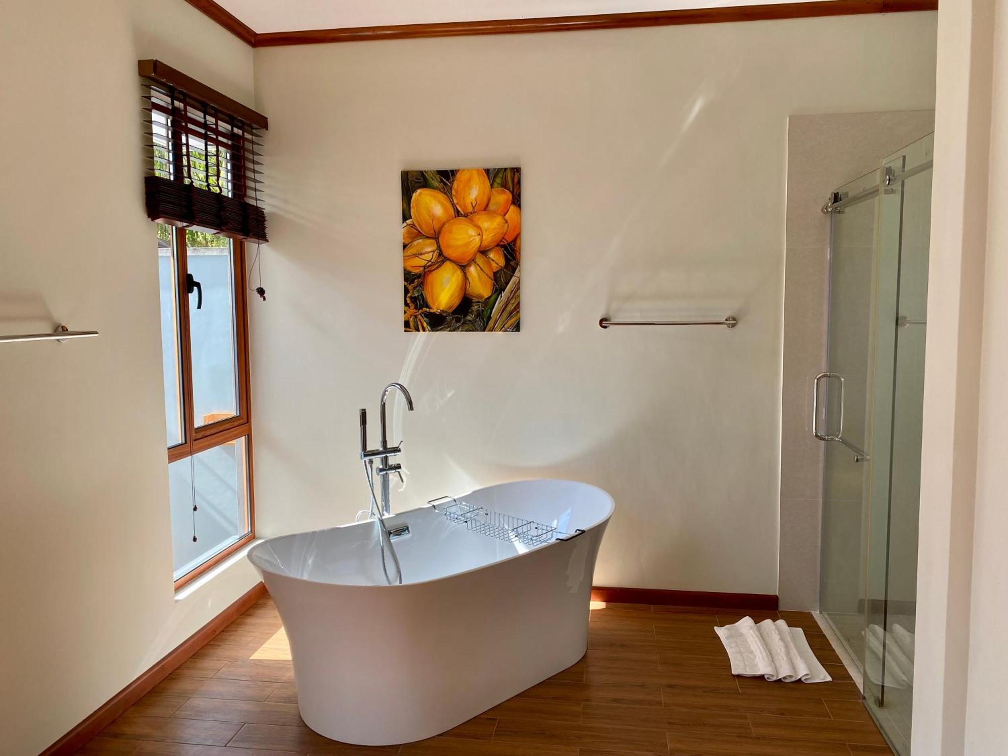 Anse Soleil Beachcomber Hotel And Self Catering Baie Lazare  Екстер'єр фото